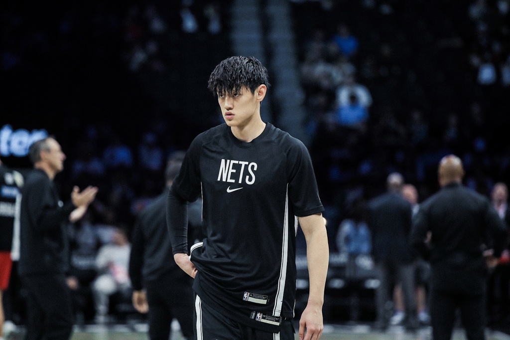 媒体人：曾凡博最好的选择是下赛季健康打完CBA 然后去NBA训练营